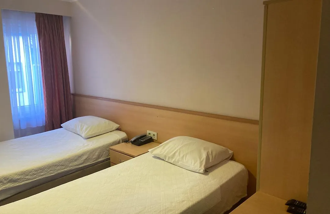 Hotel Ay-1