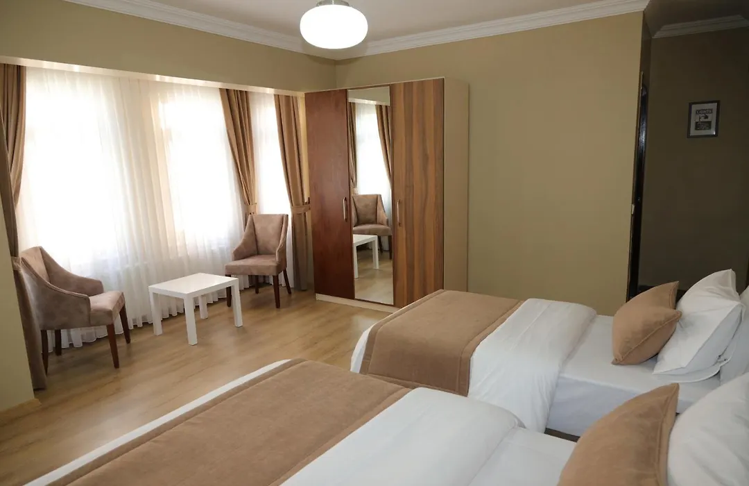 Ramparts Hotel-1