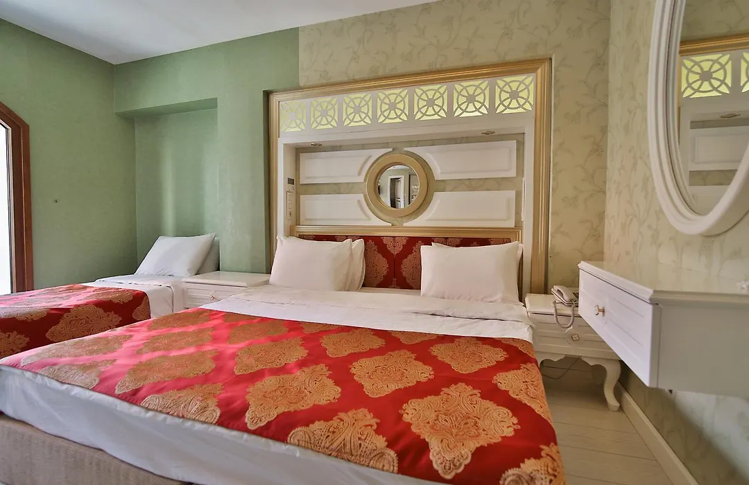 Hotel Queens Land-1