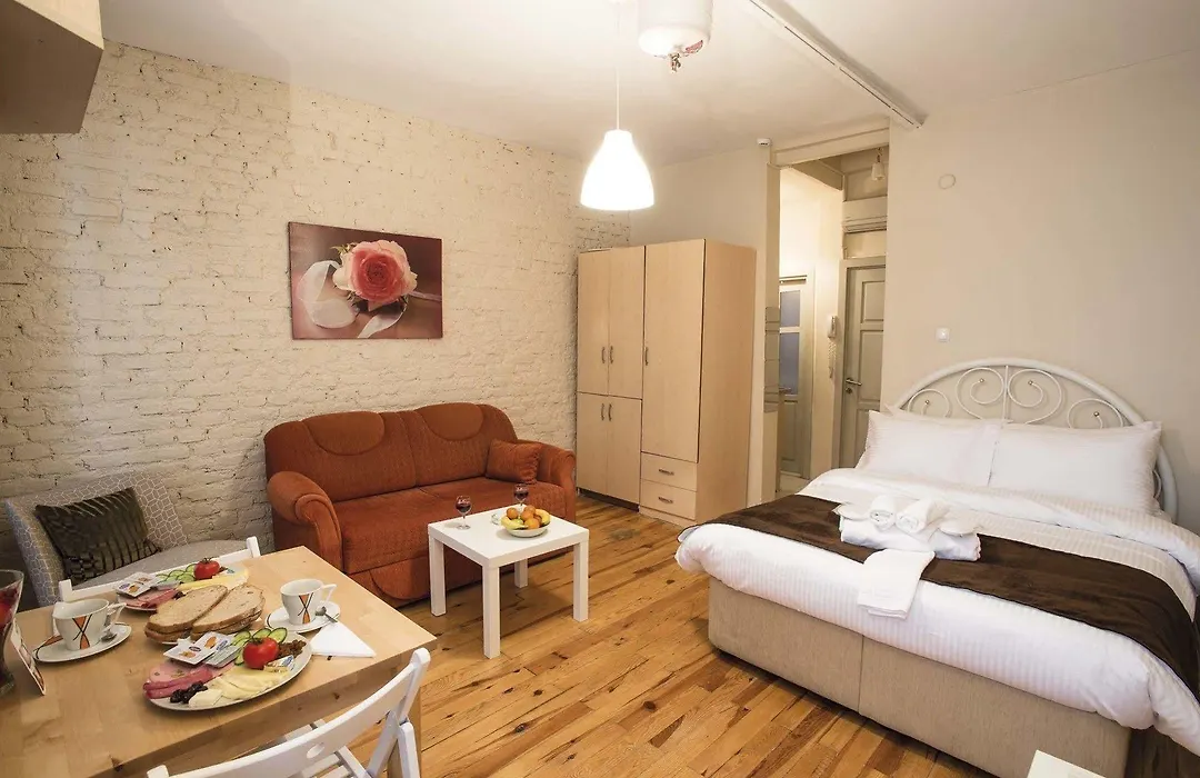 Gen Suites Pera-1