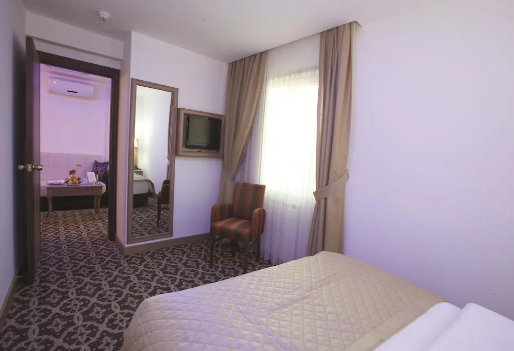 The City Hotel-1