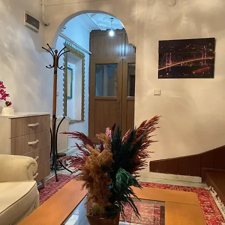 Balat'Ta Tarihi Bina-2