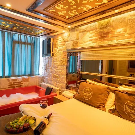 Holiday Business Suit Otel-2