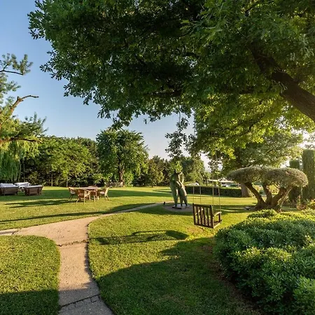 Enchanting 22,000M2 Property And Elegant 5 Bedroom Manor-2
