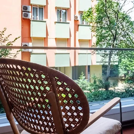 Colorful Flat W Balcony Close To Marmaray In Kadikoy-3