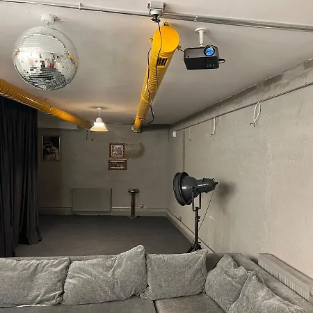 Private Triplex House In The City Center-2