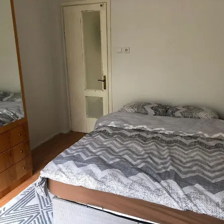 Kadikoey Feneryolunda Oezel Oda-2