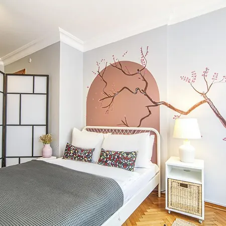 Gorgeous Flat With Lovely Balcony In Nisantasi-3