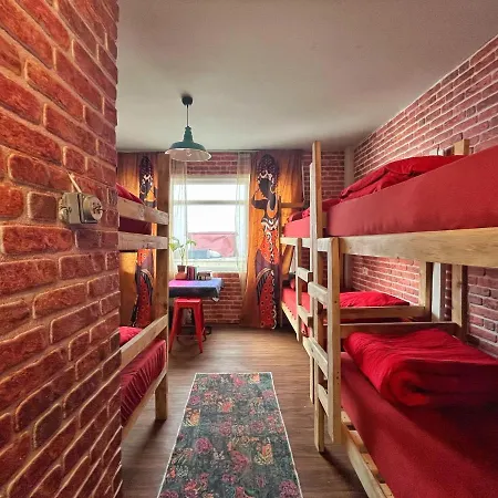 Lola Backpacker'S Hostel-2