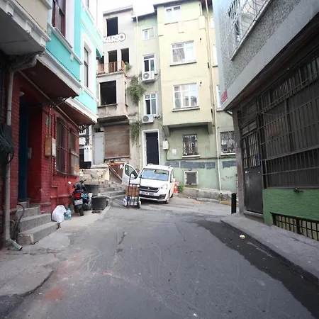 Private Room In Heart Of Taksim Square 1-2