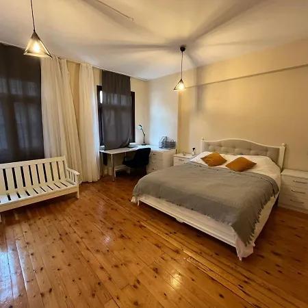 Central Villa With Terrace Near Nautilus Mall-2