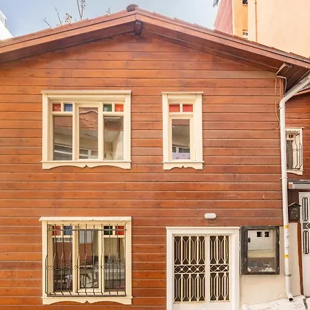 Historical Duplex Villa With Patio In Beyoglu-2