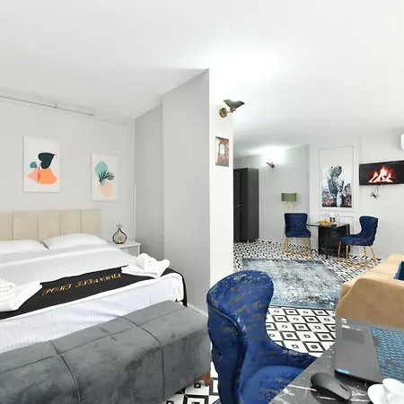 Central Suite Apartment 33-3