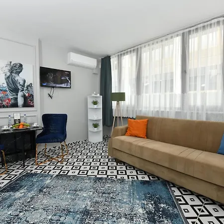 Central Suite Apartment 25-3