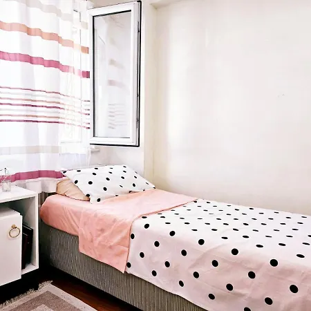 Clover Flower House Only For Females Zeytinburnu-3