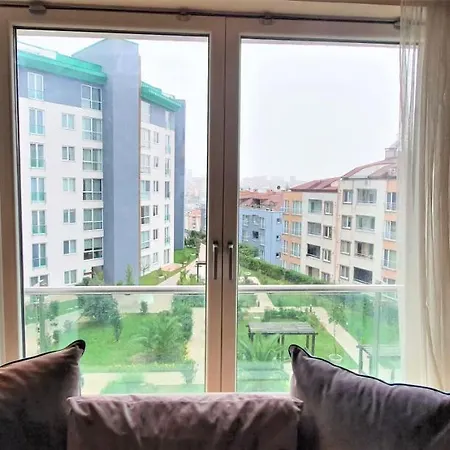 Modern Living Stylish 3Br Apt With Amazing View-3