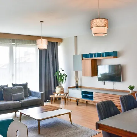 Modern Living Stylish 3Br Apt With Amazing View-2