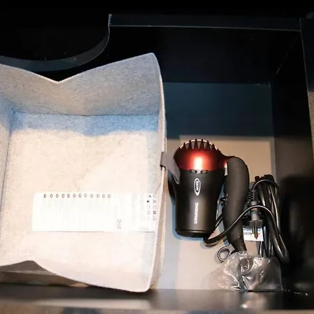 Secured Lux 1-Bedrroom Apartment - Gym, Sauna & Parking 101-2