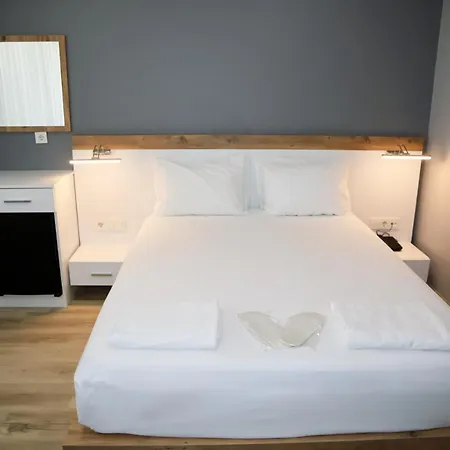 Serenity Suit Hotel-3