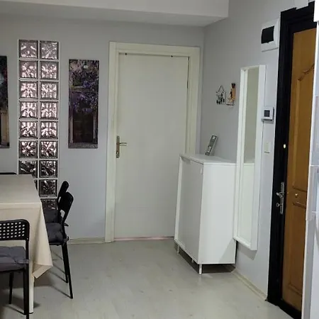Rooms In The Heart Of Sisli - 1 Min To Metro - Shared Bathroom And Kitchen-3