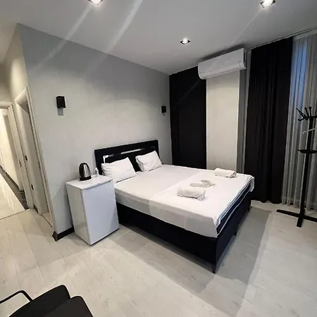 White Suit Otel-3