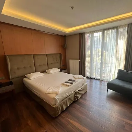 Secret Hotel-2