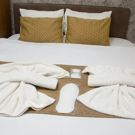 Honey Hotel-2