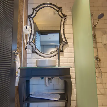 Sherlock Homes Hotels-2