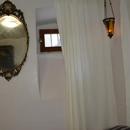 Kaboom Showroom & Guesthouse-3