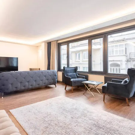 Luxury Apartment In The Heart Of Nisantasi-3