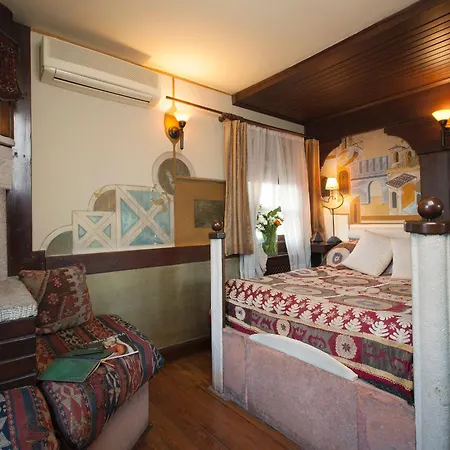 Hotel Empress Zoe-3
