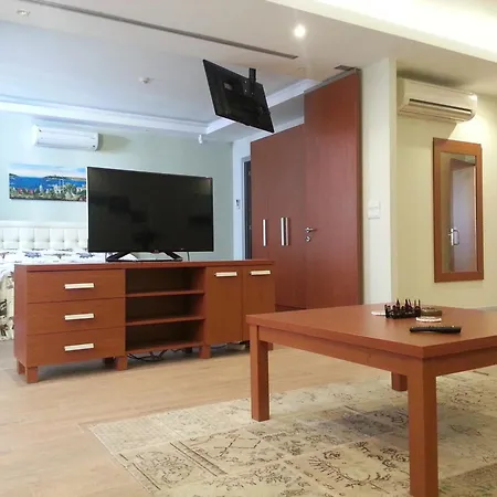 Honey House Apartment-2