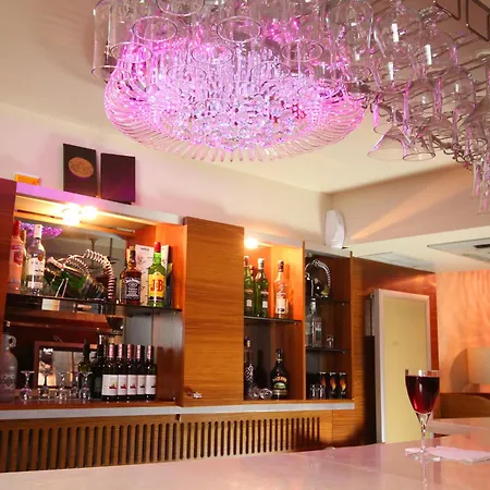 Royce Hotel-3