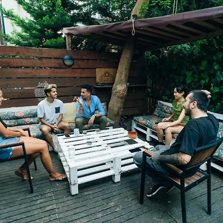 Hush Hostel Lounge-3