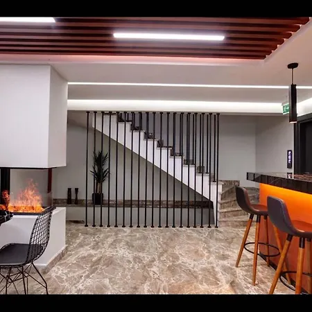 Room In Apartment - Luxury Suite Hotel Room-3
