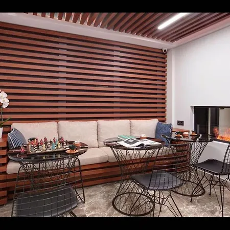 Room In Apartment - Luxury Suite Hotel Room-2