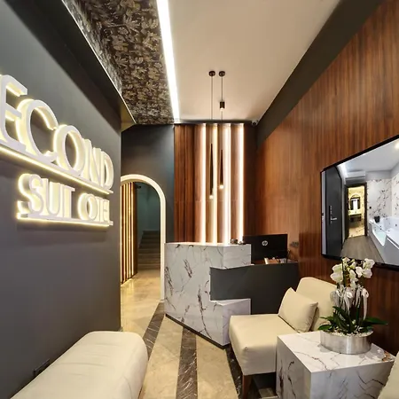 Second Suit Hotel-3