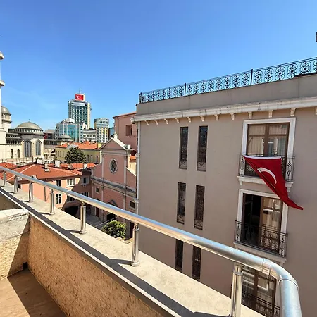 Iq Hotel-2