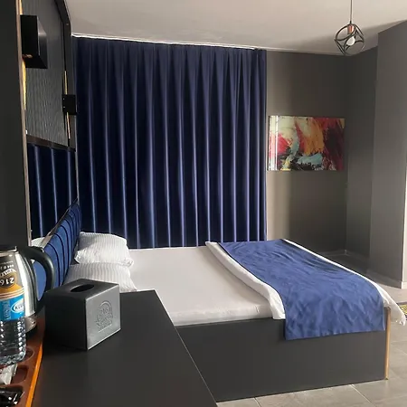 216 Hill Suites-3