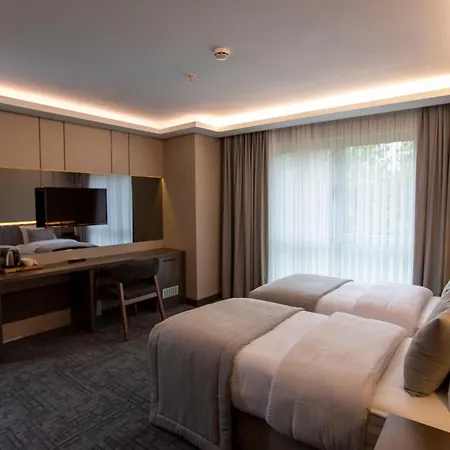 The Green Hotel-2