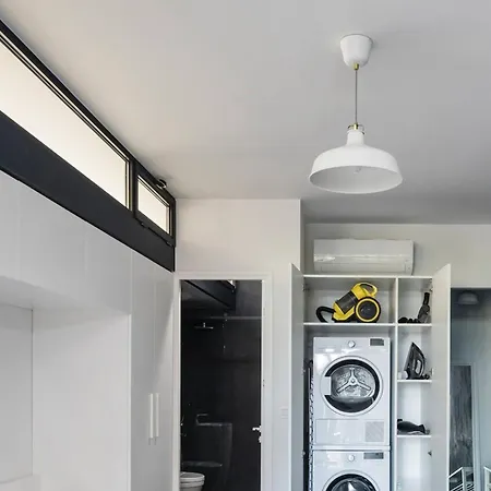 Bright Modern Design New Duplex Loft Patio! #145-2