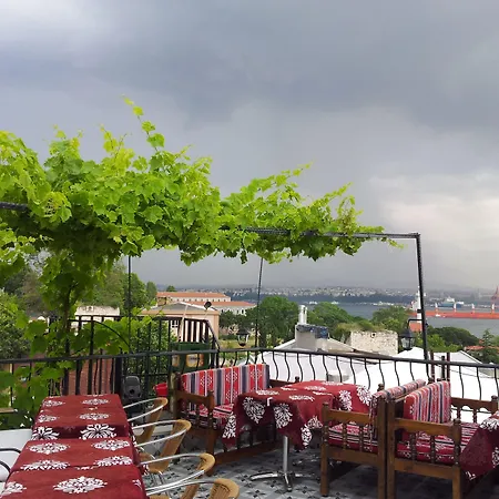Metropolis Hostel & Guest House-3