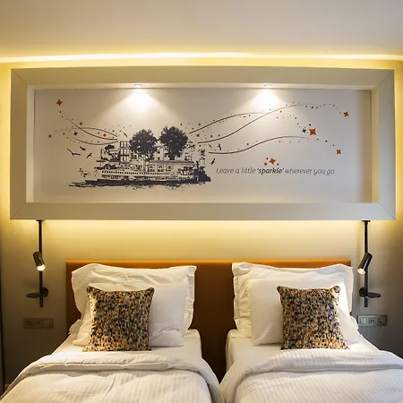 Sparkle Hotel-3