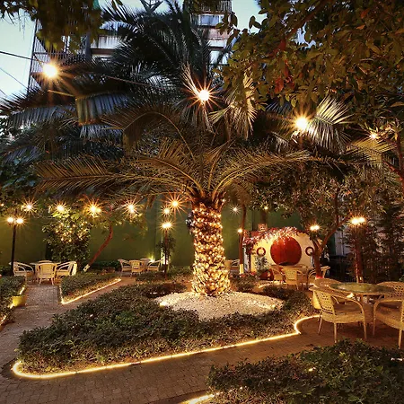 Walton Gardens Pera-3