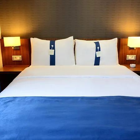Holiday Inn Express Istanbul-Altunizade By Ihg-3