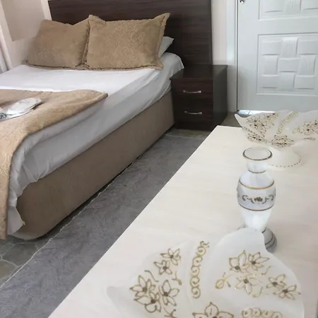 Bachos Hotel Sultanahmet Enjoy Breakfast On The Teracce With A Sea View-2