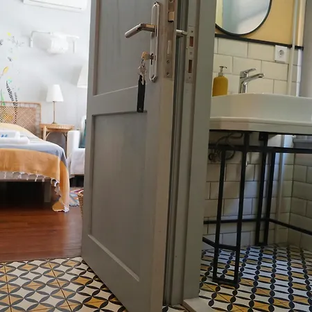Tilas - Rooms In 19Th Century Wooden Townhouse,Kadikoy-3
