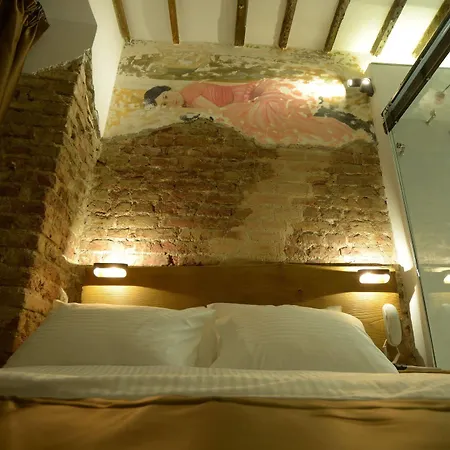 Gen Suites Pera-2