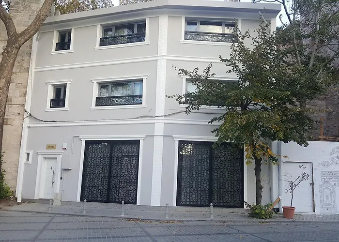 Halit Varguen Apart Istambul